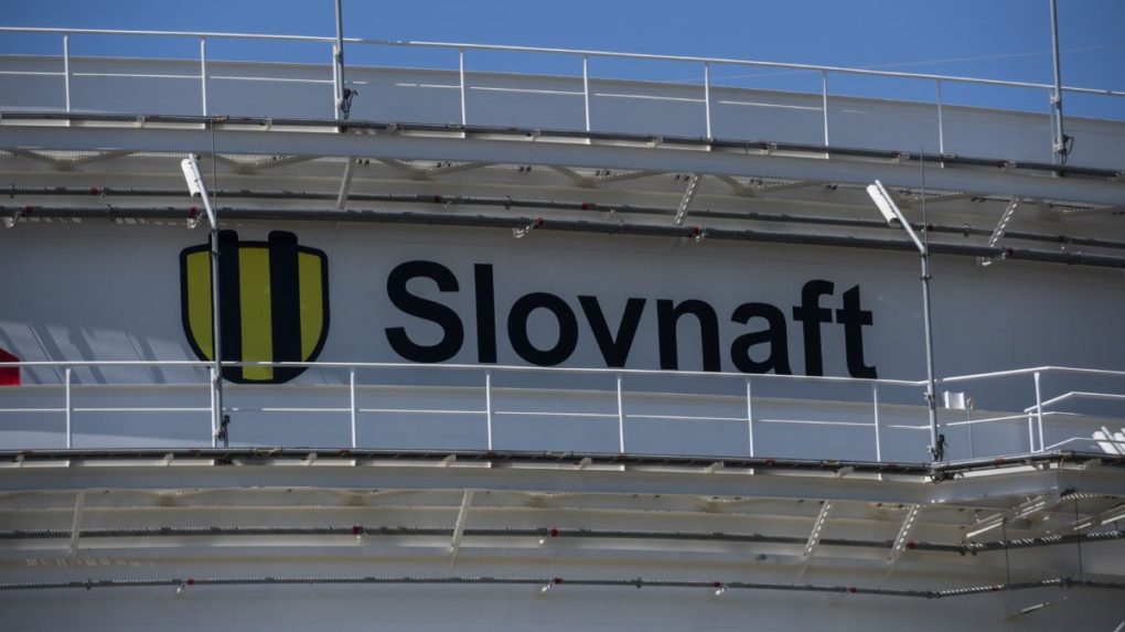Štát si vie v Slovnafte vynútiť mimoriadnu výrobu. Rafinéria hovorí o bezpečnostných zárukách