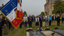 Na snímke ceremónia v rámci spomienky na vylodenie v Normandii.