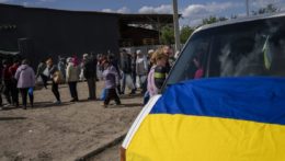 Ukrajinci čakajú na potravinový dar