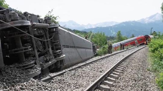 Neďaleko Garmisch-Partenkirchenu sa vykoľajil vlak.