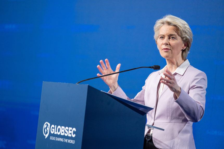 Predsedníčka Európskej komisie Ursula von der Leyenová počas vystúpenia na medzinárodnej konferencii Globsec 2022.