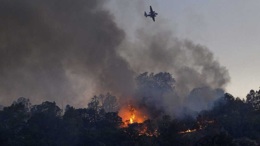 Na juhozápade Francúzska v súvislosti s lesným požiarom evakuovali osemtisíc ľudí