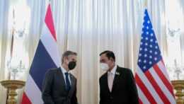 Na snímke vľavo minister zahraničných vecí USA Antony Blinken, vpravo jeho rezortný kolega Don Pramudwinaj.