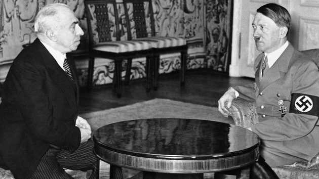 Adolf Hitler s prezidentom Emilom Háchom.