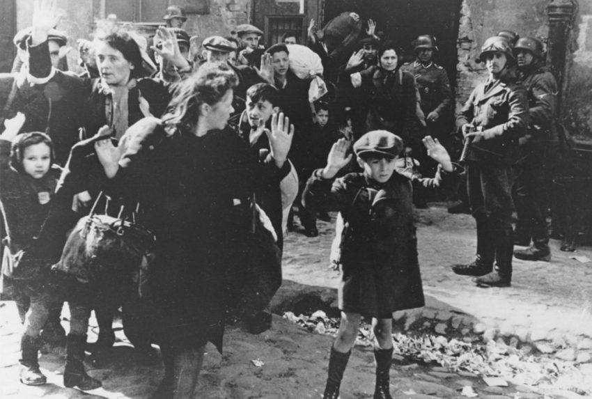 Deportácia Židov z Varšavského geta 19. apríla 1943.