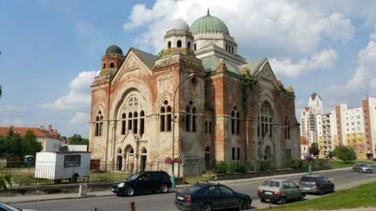 Neologická synagóga v Lučenci.