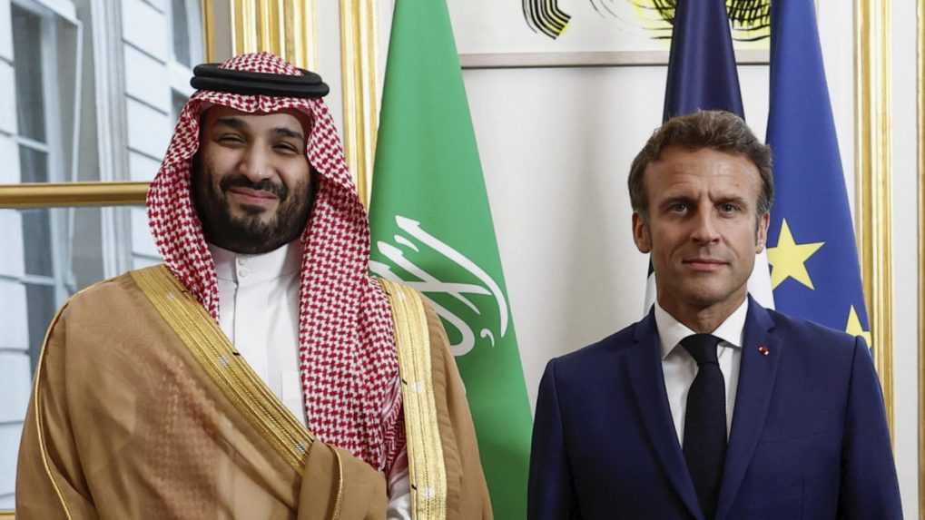 Macron a saudskoarabský princ sa zaviazali zmierniť dôsledky vojny na Ukrajine