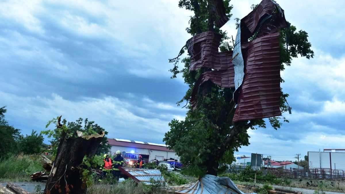 Czechy nawiedziła silna burza, tysiące domów jest bez prądu
