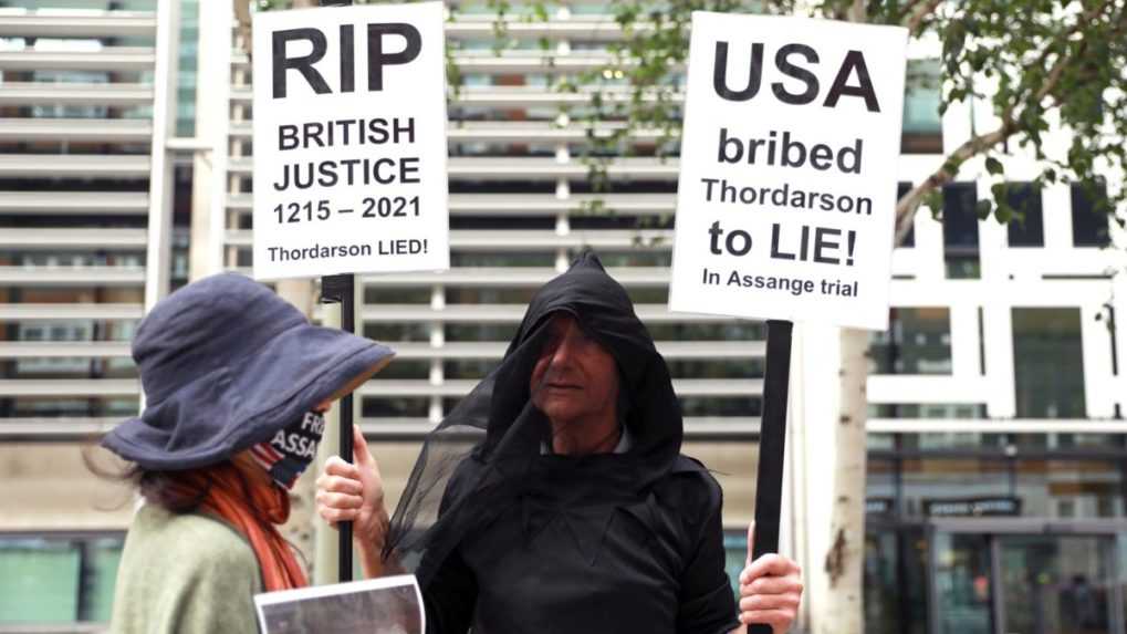 Assange sa odvolal proti rozhodnutiu o svojom vydaní do USA