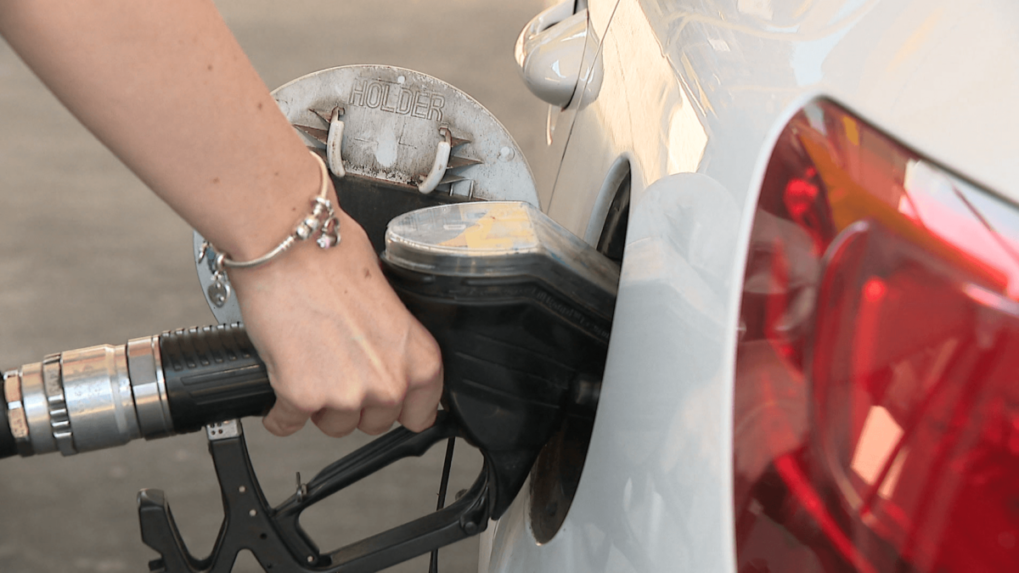 Poslanci za SaS navrhujú dočasne znížiť sadzbu DPH na pohonné látky