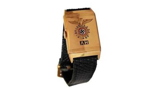Na snímke údajné Hitlerove hodinky