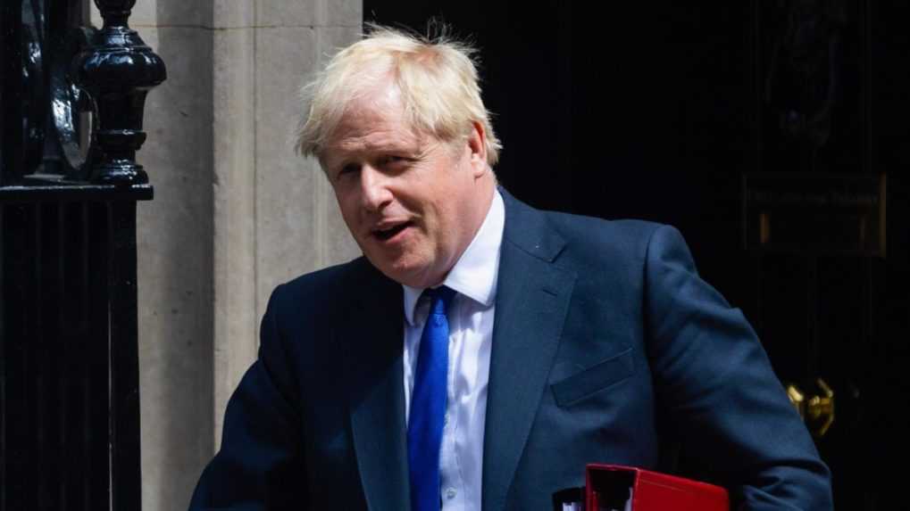 Britský premiér Boris Johnson oznámi svoju rezignáciu, píšu britské médiá