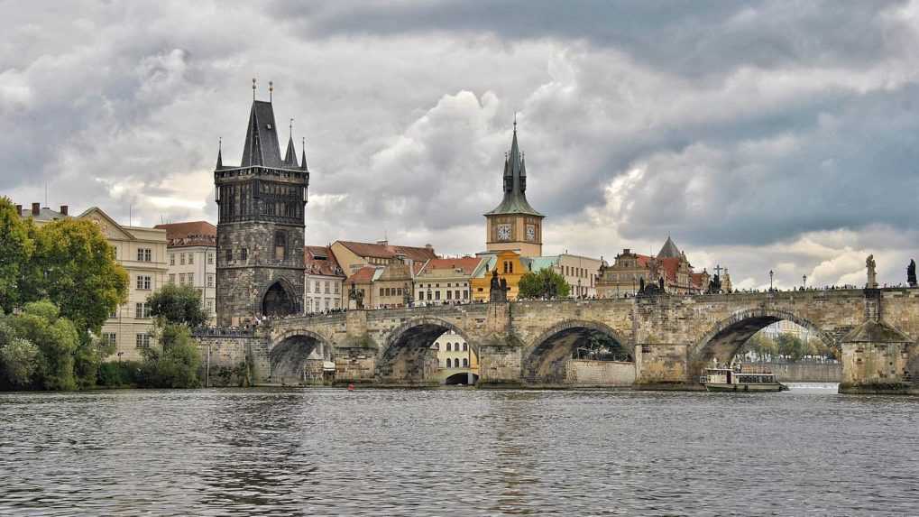 Pred 665 rokmi položili základný kameň Karlovho mosta v Prahe
