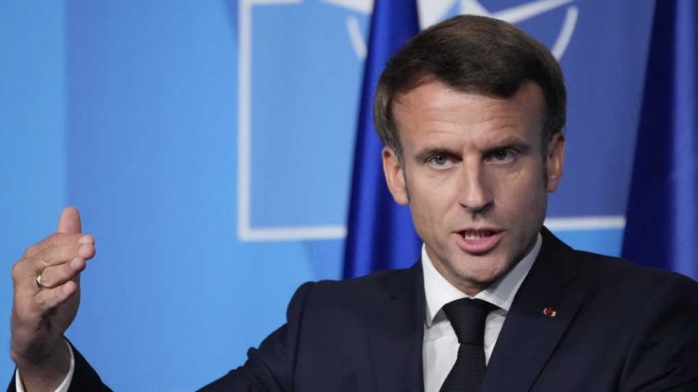 Macron: EÚ je pripravená na dlhodobú podporu Ukrajiny