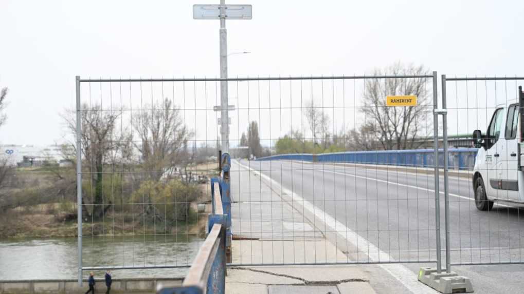 Hlohovský most znova otvoria pre chodcov
