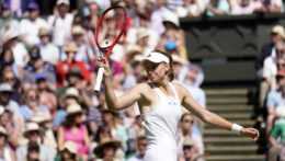 Na snímke víťazka tenisového Wimbledonu 2022 - Kazaška Jelena Rybakinová.