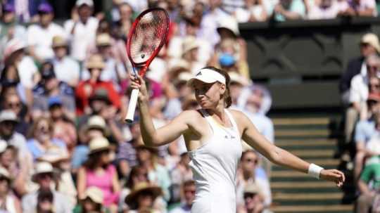 Na snímke víťazka tenisového Wimbledonu 2022 - Kazaška Jelena Rybakinová.