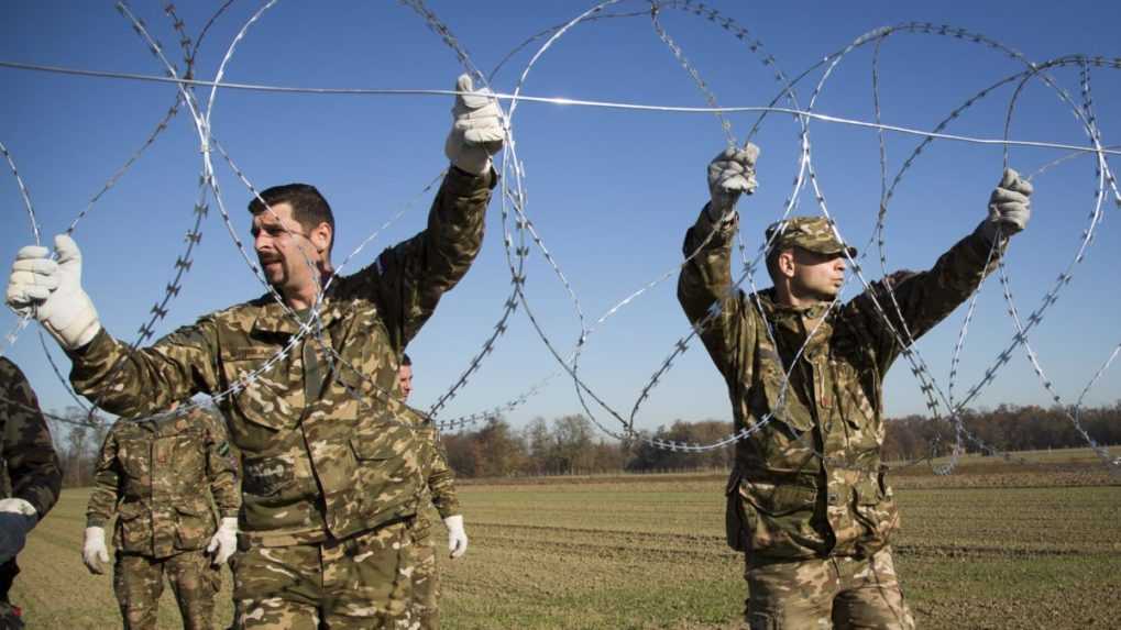 Slovinsko začne odstraňovať ostnatý drôt na hranici s Chorvátskom