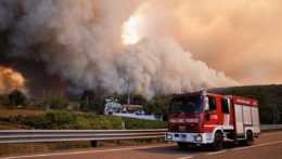 Rozsiahly lesný požiar v Slovinsku.