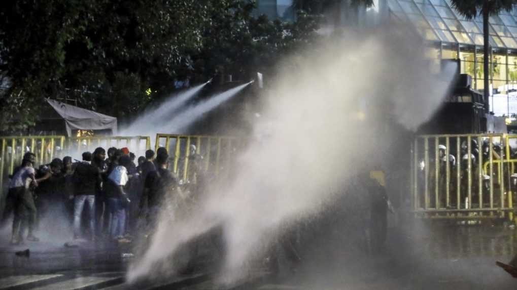 Prezident Srí Lanky utiekol z rezidencie, vtrhli tam demonštranti