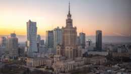 Na snímke sú výškové budovy a mrakodrapy v centre Varšavy.