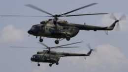 Na ilustračnej snímke vojenské vrtuľníky