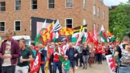 Tisíce ľudí vo Walese demonštrovali za nezávislosť.