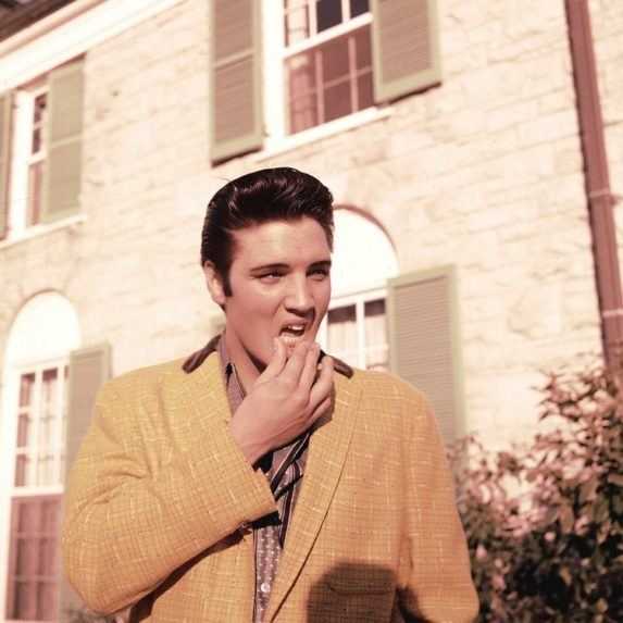 Na fotografii Elvis Presley.