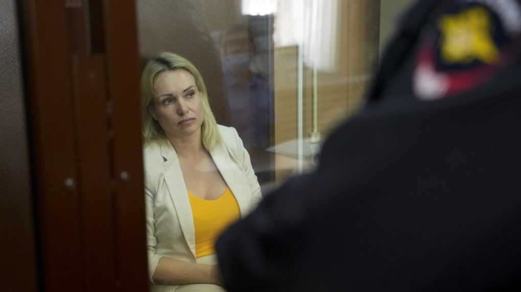 Ovsjannikovová má na súd čakať v domácom väzení