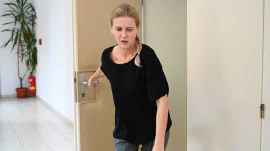 Na snímke bývalá štátna tajomníčka Monika Jankovskou vychádza z pojednávacej sály na Okresnom súde v Trnave.