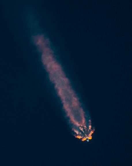 Na fotografii Falcon 9 štartuje na obežnú dráhu so sondou Korea Pathfinder Lunar Orbiter.