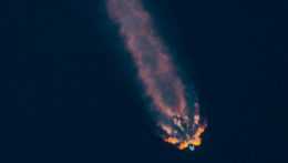 Na fotografii Falcon 9 štartuje na obežnú dráhu so sondou Korea Pathfinder Lunar Orbiter.