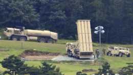 Na snímke Americký systém protiraketovej obrany THAAD na ihrisku v juhokórejskom Songdžu.
