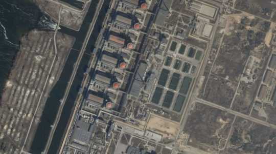 Na satelitnej snímke areál Záporožskej jadrovej elektrárne v ukrajinskom meste Enerhodar 15. marca 2022.
