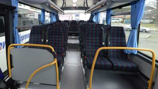 Na ilustračnej snímke interiér autobusa.