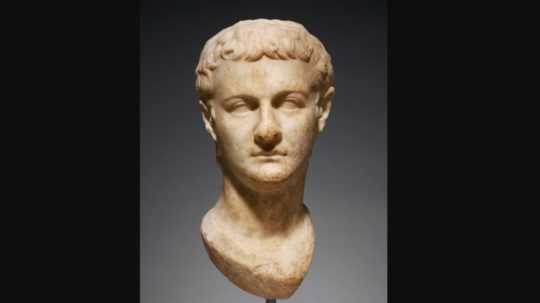 Na snímke busta cisára Rímskej ríše Caligulu.