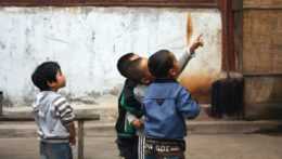Na fotografii deti z Kuej-čou.