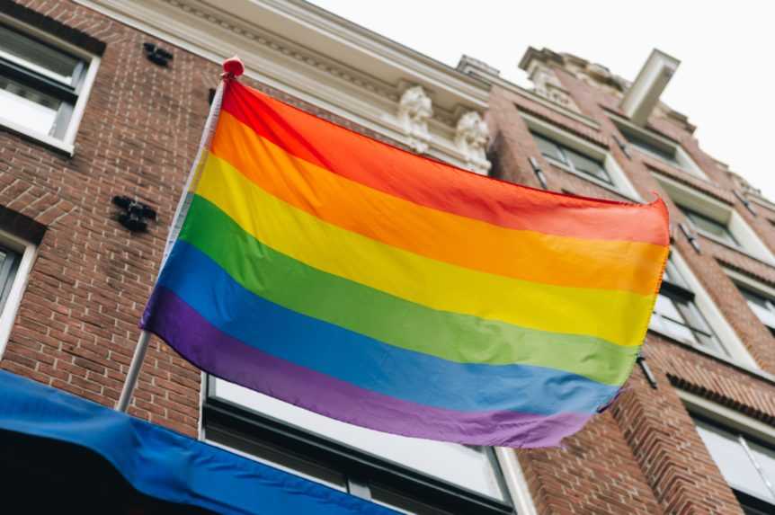 Poslanci odsúdili útok na LGBT+ menšinu