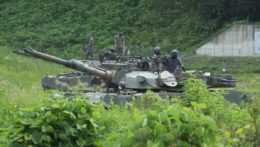 juhokórejskí vojaci v tanku