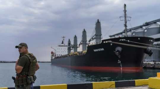 Loď s obilím v ukrajinskom prístave Odesa.