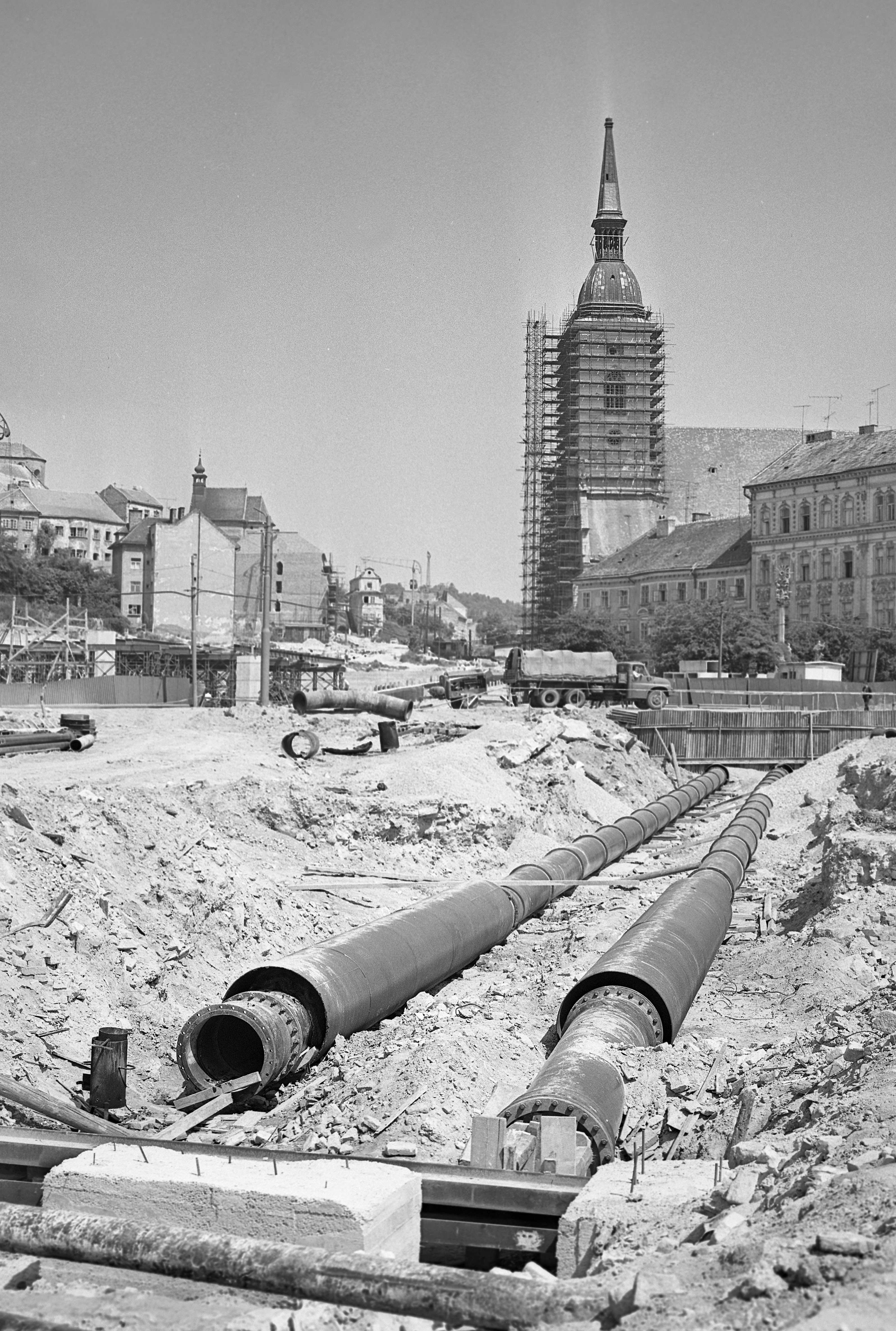 VÃƒÂ½stavba bratislavskÃƒÂ©ho Mosta SNP (1970).