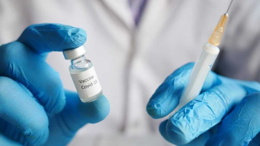 Spoločnosti Pfizer/BioNTech vyvinuli vakcínu proti variantu omikron
