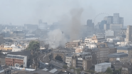 Na snímke požiar v Londýne.