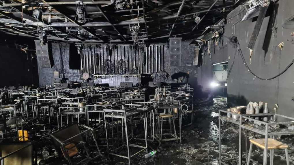 Pri požiari v nočnom klube v Thajsku zomrelo najmenej 13 ľudí