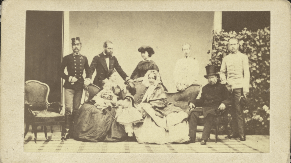 Fotografia Ľudovíta Angerera, na ktorej je zachytená rodina cisára Františka Jozefa I.