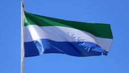 Na snímke vlajka afrického štátu Sierra Leone.(zelený, biely a modrý horizontálny pruh)