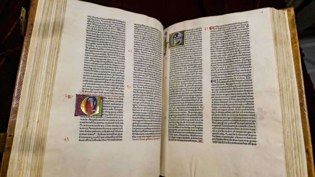 Gutenberg začal dvojzväzkovú Bibliu tlačiť pred 570 rokmi