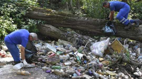 Na snímke odpad v koryte rieky Bodva pri obci Jasov v okrese Košice.