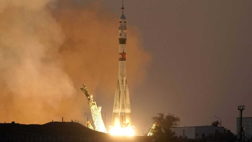 Posádka rakety Sojuz sa pripojila k Medzinárodnej vesmírnej stanici