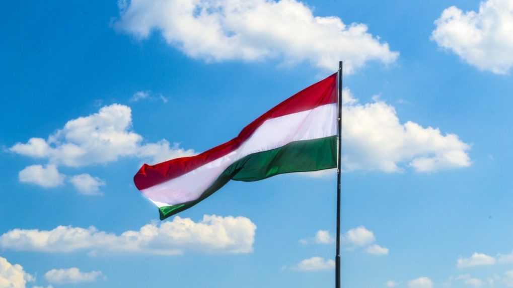 V Maďarsku narazil mikrobus s migrantmi do policajného auta